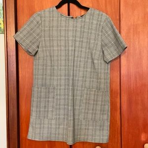 Grey plaid M short dress w pockets!
